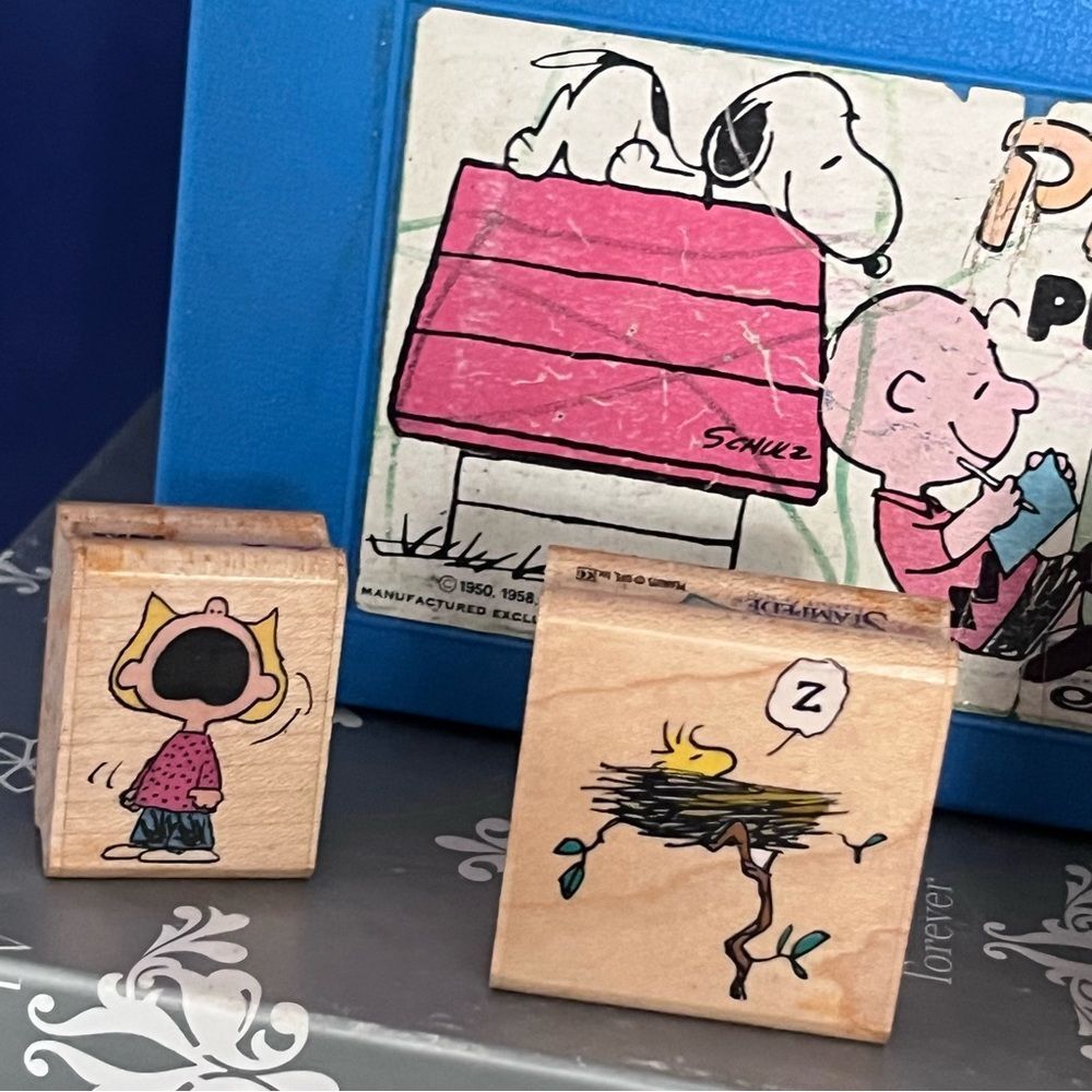 Peanuts Blue Pencil Box w/ 4 Peanuts Rubber Stamps vintage - Picture 2 of 8